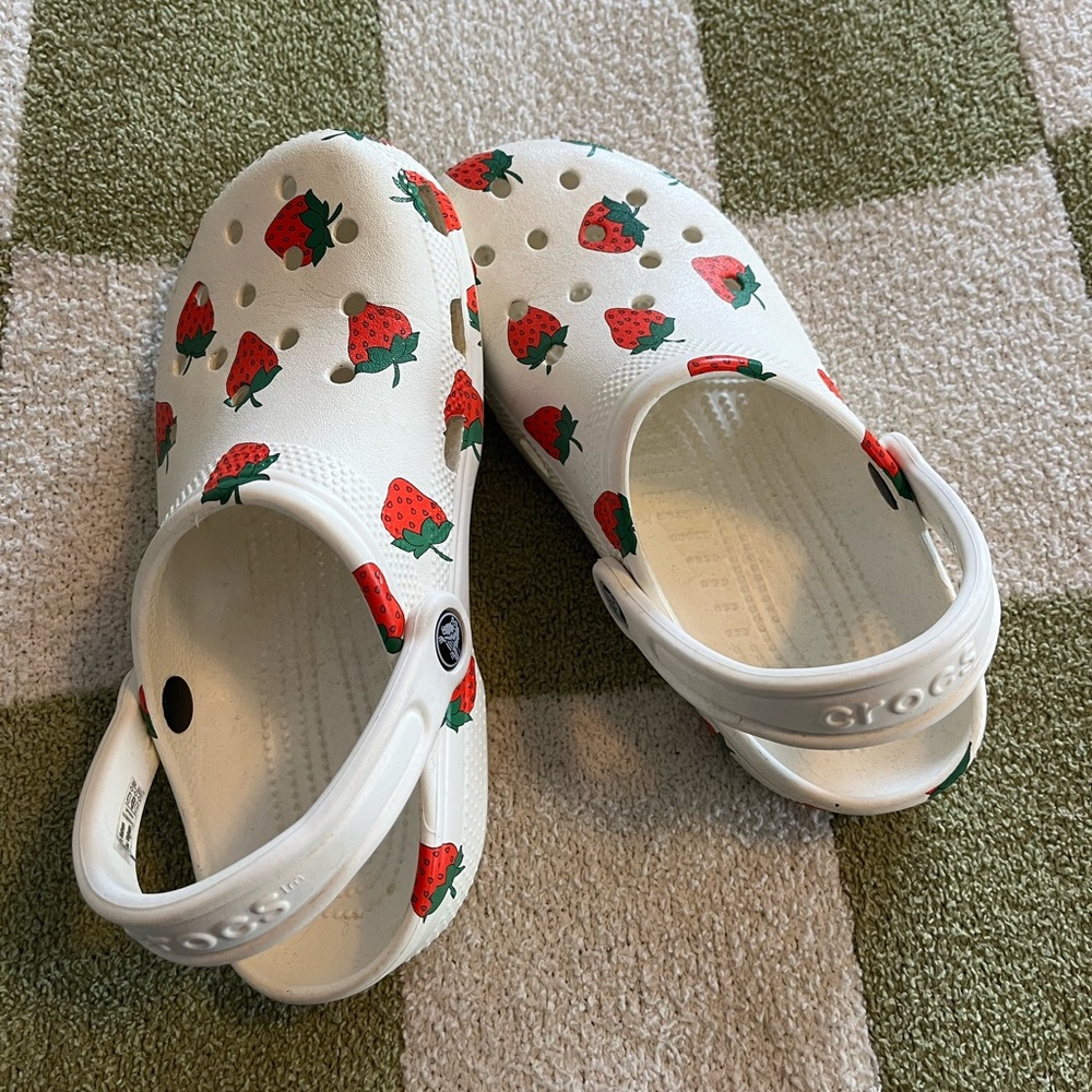 strawberry crocs